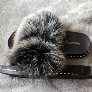 Women's Size EU 39-40 (US 7) Black Slides with Fur